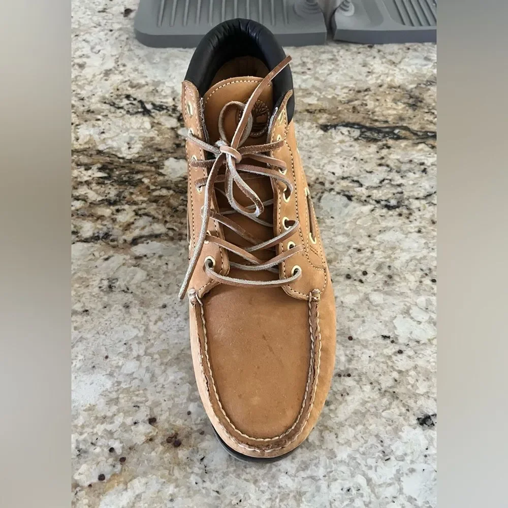 Timberland Authentic mid-high boots in wheat nubuck leather.